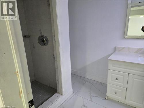 91 Barons Avenue S, Hamilton, ON - Indoor Photo Showing Bathroom