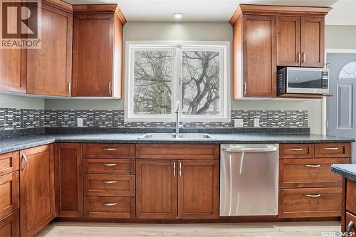 312 Grant Street, Davidson, SK - Indoor Photo Showing Kitchen With Double Sink