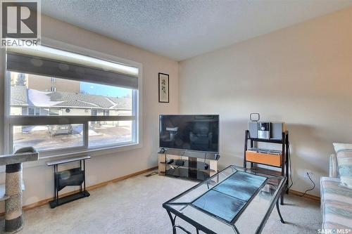 6302 Engel Drive, Regina, SK - Indoor Photo Showing Living Room