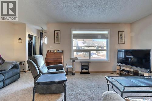 6302 Engel Drive, Regina, SK - Indoor Photo Showing Living Room