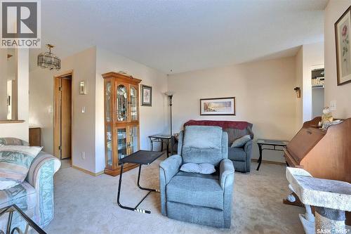 6302 Engel Drive, Regina, SK - Indoor Photo Showing Living Room