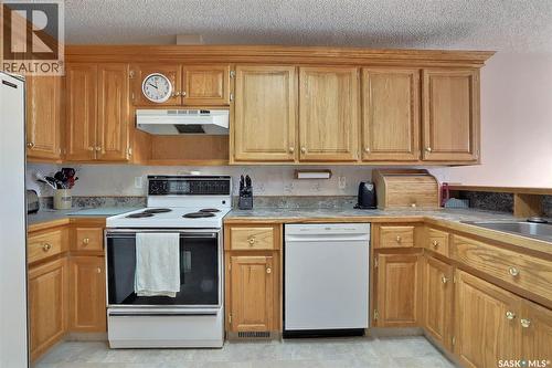 6302 Engel Drive, Regina, SK - Indoor Photo Showing Kitchen
