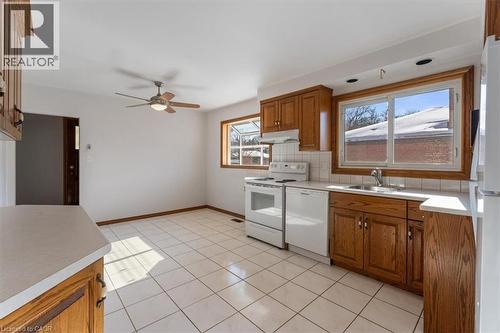 294 Upper Paradise Road, Hamilton, ON - Indoor Photo Showing Kitchen