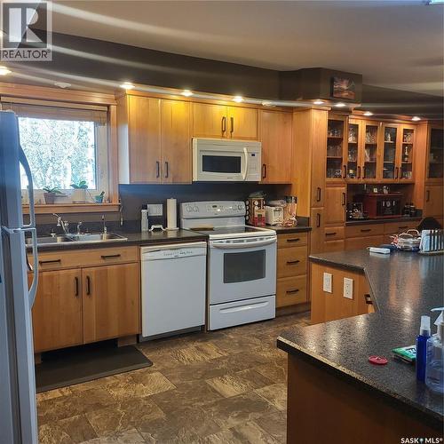 Kreklewich Acreage, Melville, SK - Indoor Photo Showing Kitchen With Double Sink
