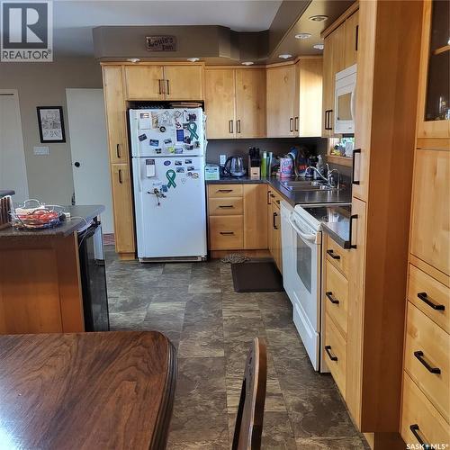 Kreklewich Acreage, Melville, SK - Indoor Photo Showing Kitchen With Double Sink