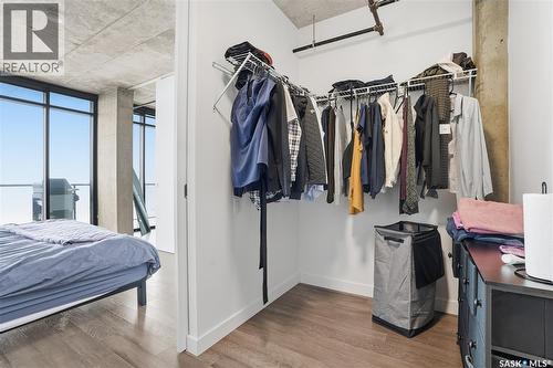1302 490 2Nd Avenue S, Saskatoon, SK - Indoor With Storage
