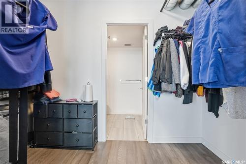 1302 490 2Nd Avenue S, Saskatoon, SK - Indoor With Storage