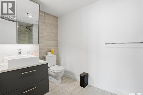 1302 490 2Nd Avenue S, Saskatoon, SK - Indoor Photo Showing Bathroom