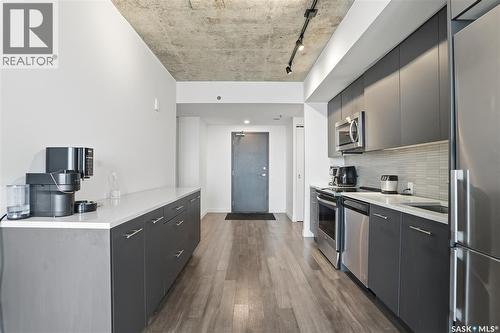 1302 490 2Nd Avenue S, Saskatoon, SK - Indoor Photo Showing Kitchen With Stainless Steel Kitchen With Upgraded Kitchen