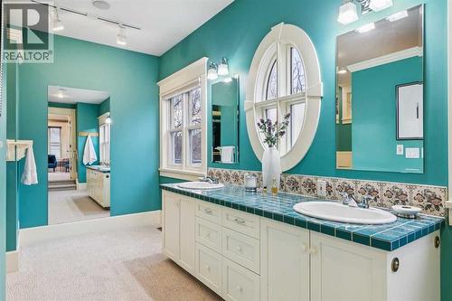 3019 6 Street Sw, Calgary, AB - Indoor Photo Showing Bathroom