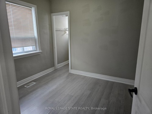 91 Barons Avenue S, Hamilton, ON - Indoor Photo Showing Other Room