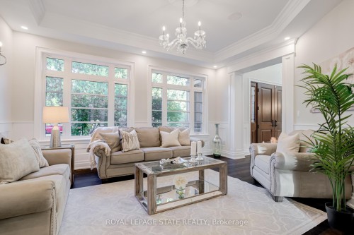 126 Mcgregor Crescent, Hamilton, ON - Indoor Photo Showing Living Room