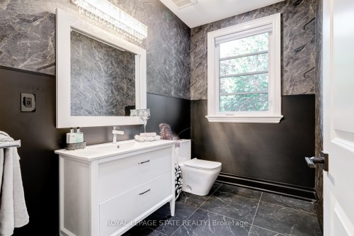 126 Mcgregor Crescent, Hamilton, ON - Indoor Photo Showing Bathroom