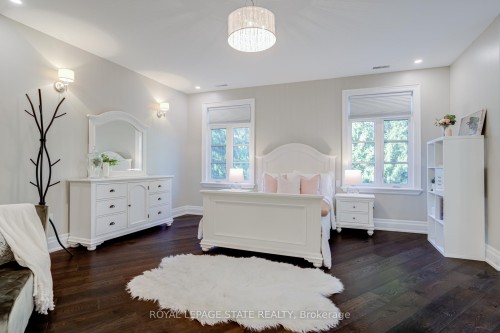 126 Mcgregor Crescent, Hamilton, ON - Indoor Photo Showing Bedroom