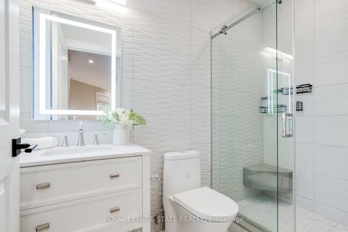 126 Mcgregor Crescent, Hamilton, ON - Indoor Photo Showing Bathroom