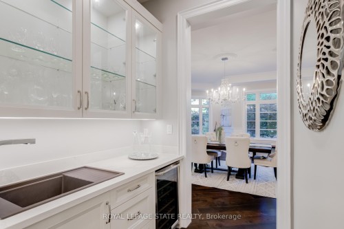 126 Mcgregor Crescent, Hamilton, ON - Indoor Photo Showing Kitchen