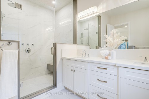 126 Mcgregor Crescent, Hamilton, ON - Indoor Photo Showing Bathroom