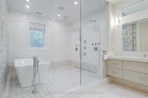 126 Mcgregor Crescent, Hamilton, ON - Indoor Photo Showing Bathroom