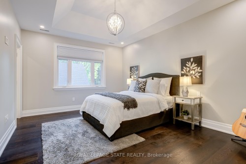126 Mcgregor Crescent, Hamilton, ON - Indoor Photo Showing Bedroom
