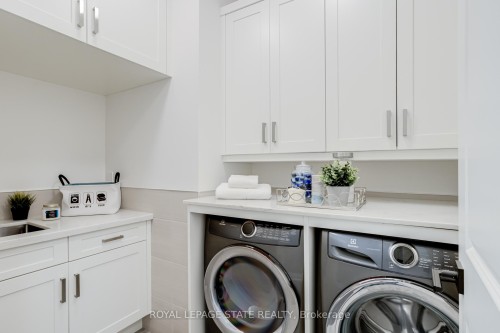 126 Mcgregor Crescent, Hamilton, ON - Indoor Photo Showing Laundry Room