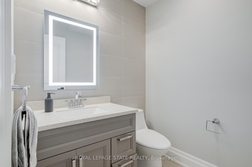 126 Mcgregor Crescent, Hamilton, ON - Indoor Photo Showing Bathroom