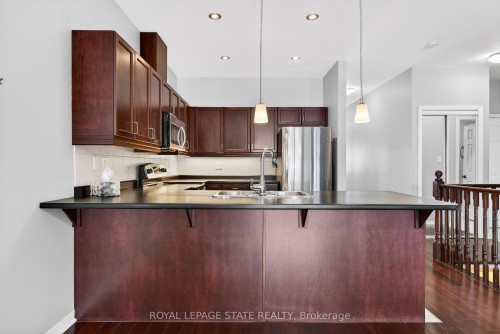 26 Manitoulin Trail, Hamilton, ON - Indoor Photo Showing Kitchen
