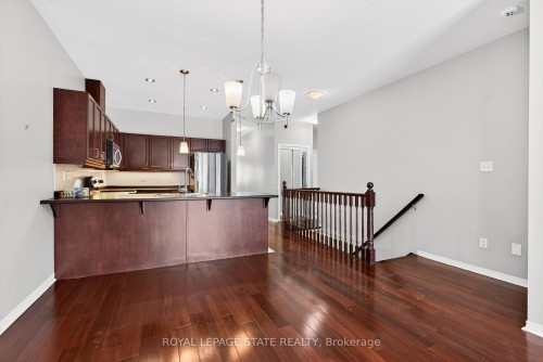 26 Manitoulin Trail, Hamilton, ON - Indoor Photo Showing Kitchen