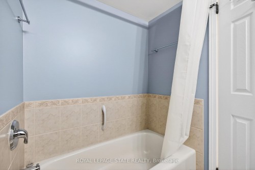 26 Manitoulin Trail, Hamilton, ON - Indoor Photo Showing Bathroom