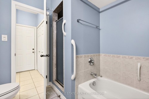 26 Manitoulin Trail, Hamilton, ON - Indoor Photo Showing Bathroom