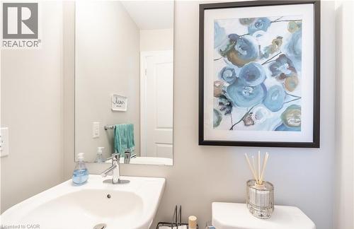 15 Pierre Trudeau Lane, Grimsby, ON - Indoor Photo Showing Bathroom