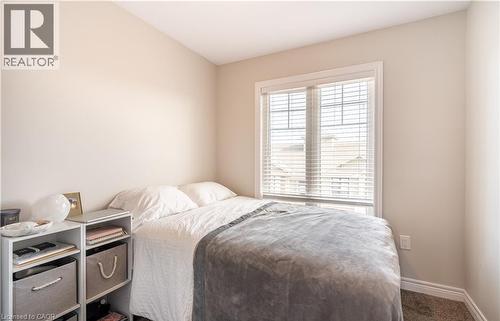 15 Pierre Trudeau Lane, Grimsby, ON - Indoor Photo Showing Bedroom