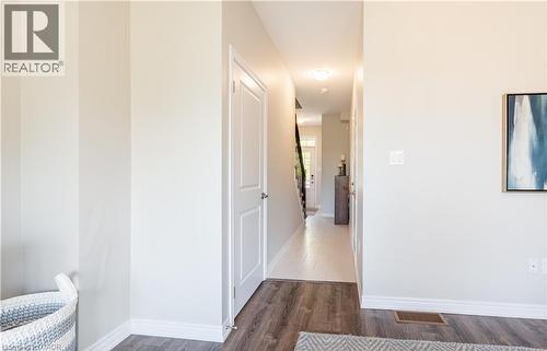 15 Pierre Trudeau Lane, Grimsby, ON - Indoor Photo Showing Other Room