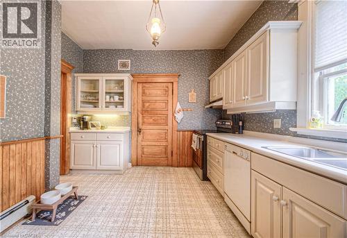 543 Queenston Road, Cambridge, ON - Indoor Photo Showing Kitchen