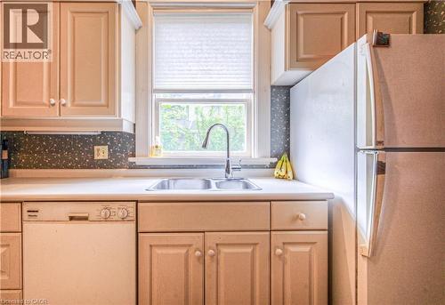543 Queenston Road, Cambridge, ON - Indoor Photo Showing Kitchen With Double Sink