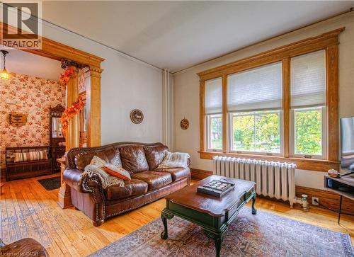 543 Queenston Road, Cambridge, ON - Indoor Photo Showing Living Room