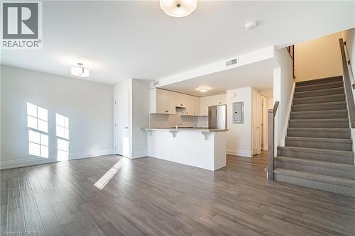 760 Lakeshore Road E Unit# 202, Mississauga, ON - Indoor Photo Showing Kitchen