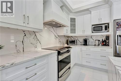 7 Bernini Court, Hamilton, ON - Indoor Photo Showing Kitchen