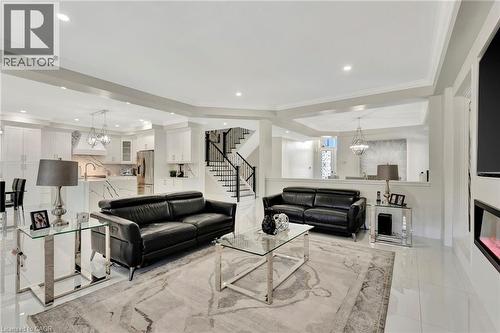 7 Bernini Court, Hamilton, ON - Indoor Photo Showing Living Room