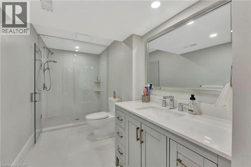 7 Bernini Court, Hamilton, ON - Indoor Photo Showing Bathroom