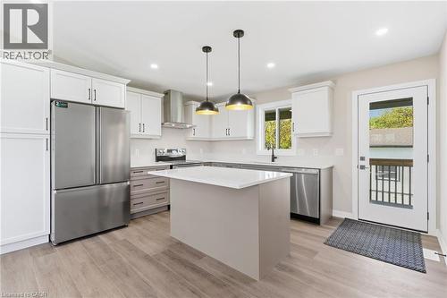 78 Netherby Road, Welland, ON - Indoor Photo Showing Kitchen With Upgraded Kitchen