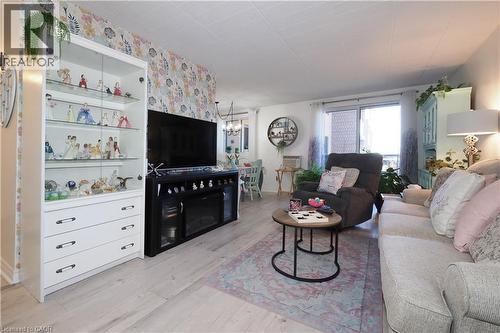 29 West Avenue Unit# 403, Kitchener, ON - Indoor Photo Showing Living Room