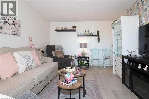 29 West Avenue Unit# 403, Kitchener, ON - Indoor Photo Showing Living Room