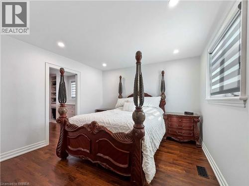 701 Upper Paradise Road, Hamilton, ON - Indoor Photo Showing Bedroom