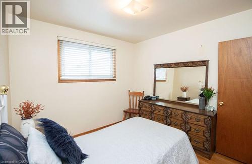 313 Barton Street W, Hamilton, ON - Indoor Photo Showing Bedroom