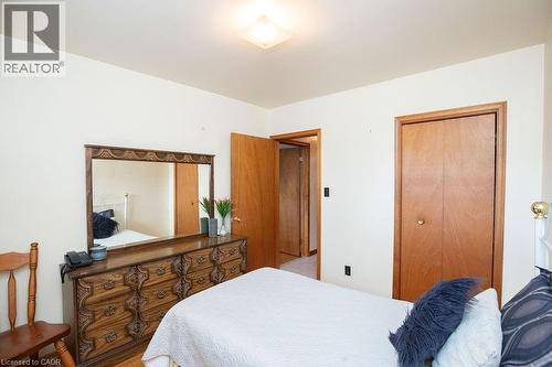 313 Barton Street W, Hamilton, ON - Indoor Photo Showing Bedroom