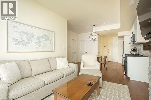 1869 Muskoka 118 Road W Unit# Btv-105, Bracebridge, ON - Indoor Photo Showing Living Room