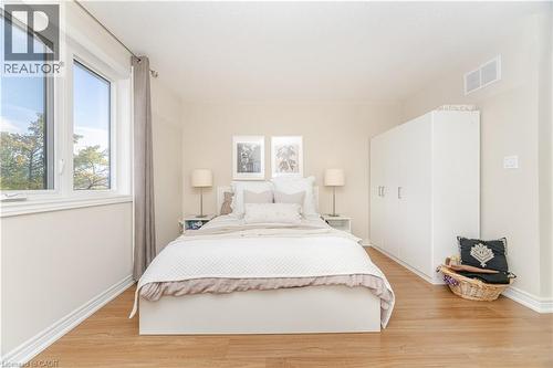 235 Mead Avenue, Hamilton, ON - Indoor Photo Showing Bedroom