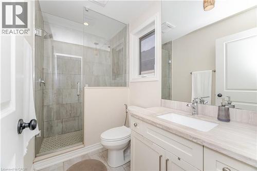 235 Mead Avenue, Hamilton, ON - Indoor Photo Showing Bathroom
