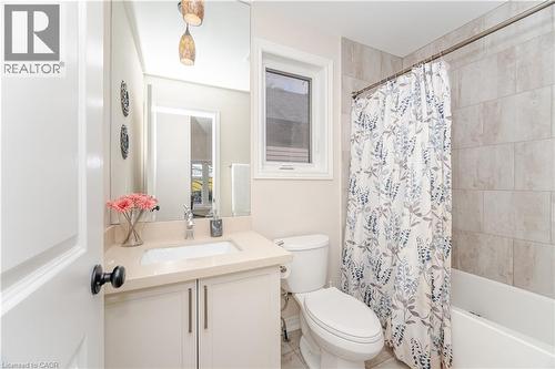 235 Mead Avenue, Hamilton, ON - Indoor Photo Showing Bathroom