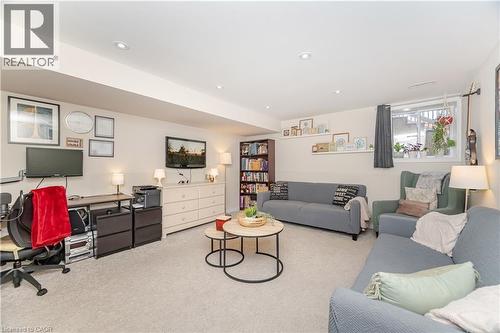 235 Mead Avenue, Hamilton, ON - Indoor Photo Showing Living Room
